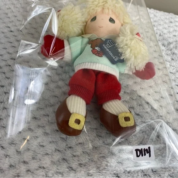 NWT Precious Moments Applause Vintage Stuffed Doll Blond Braids Bear Sweater - Picture 9 of 9